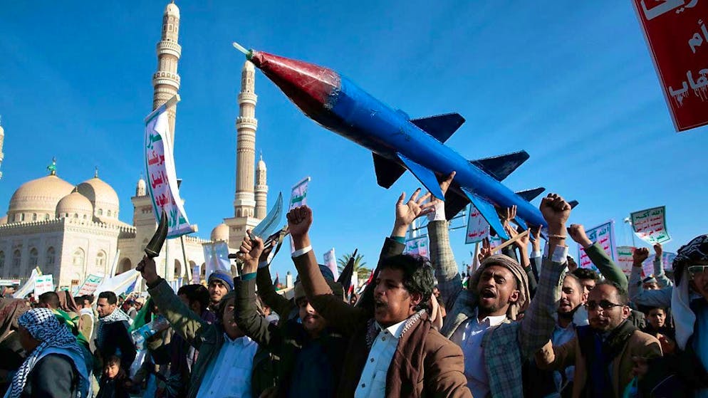ARCHIVE - Houthi supporters take part in a rally in support of the Palestinians in the Gaza Strip and against the USA. Photo: Osamah Abdulrahman/AP/dpa