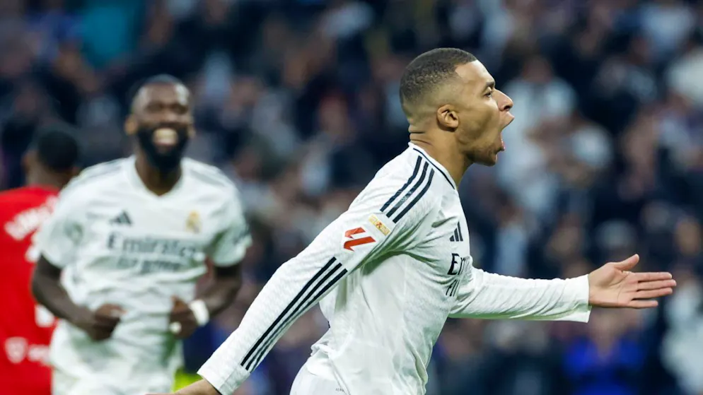 Endlich wieder Spielfreude als Grübelei: Kylian Mbappé jubelt über sein Prachtstor gegen Sevilla