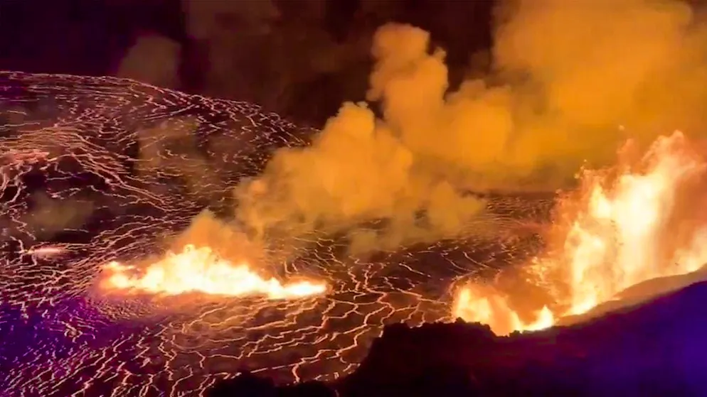 dpatopbilder - HANDOUT - This image from video provided by the U.S. Geological Survey shows a lava lake spewing fire and smoke from the western caldera wall of Kilauea volcano on Big island, Hawaii. Photo: Uncredited/U.S. Geological Survey/AP/dpa - ATTENTION: For editorial use only in connection with news coverage and only with full attribution to the above credit