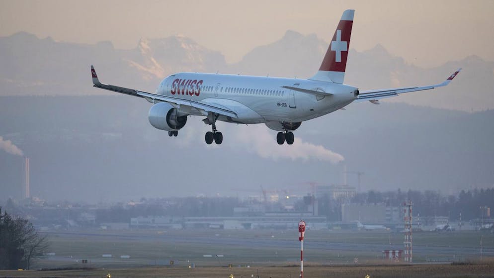 Special flight brings passengers to Zurich. Smoke forces Swiss flight to land - crew member in intensive care