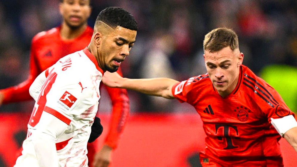 Joshua Kimmich (r) schickt seinem verletzten Kumpel Benjamin Henrichs einen Döner ins Krankenhaus.