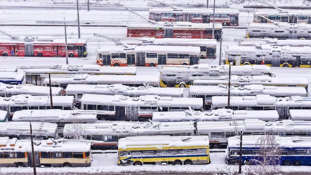 Heavy snow and storms paralyze parts of the Balkans - Gallery. In Bosnia-Herzegovina and Croatia, storms and snow are hampering traffic. Many sections of highway are closed to traffic.
