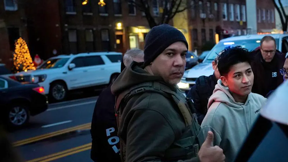 Abschiebungsbeamte der Abteilung "Enforcement and Removal Operations" der US-Einwanderungs- und Zollbehörde in New York City im Einsatz.