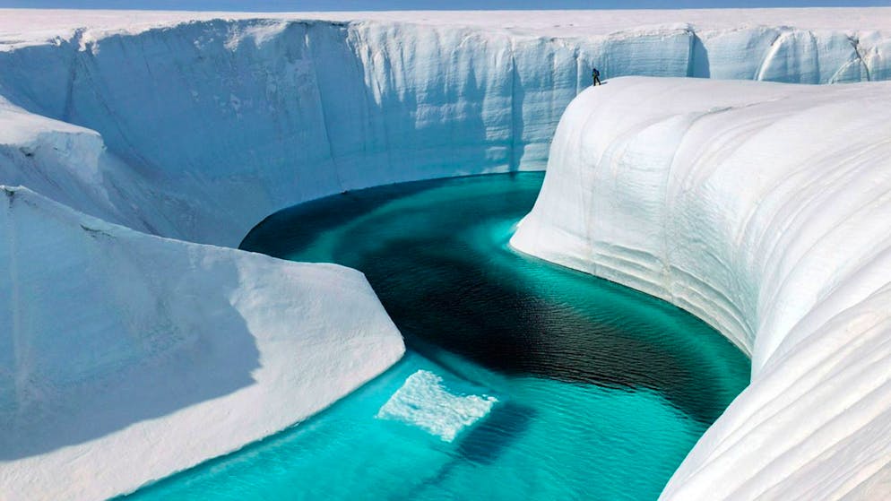 Dass der Grönländische Eisschild an Volumen verliert, war bekannt. Nun zeigen Messungen die Dimension der Eisschmelze auf. (Archivbild)