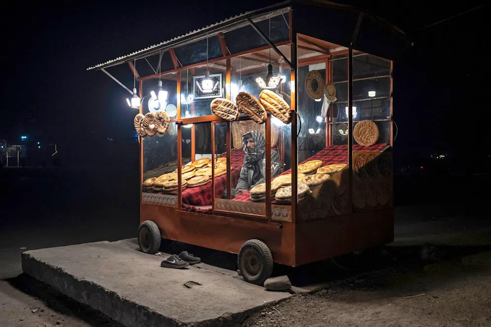 Les boulangeries parsèment les quatre coins de Kaboul, visibles de loin car souvent plus éclairées et colorées que les autres commerces.