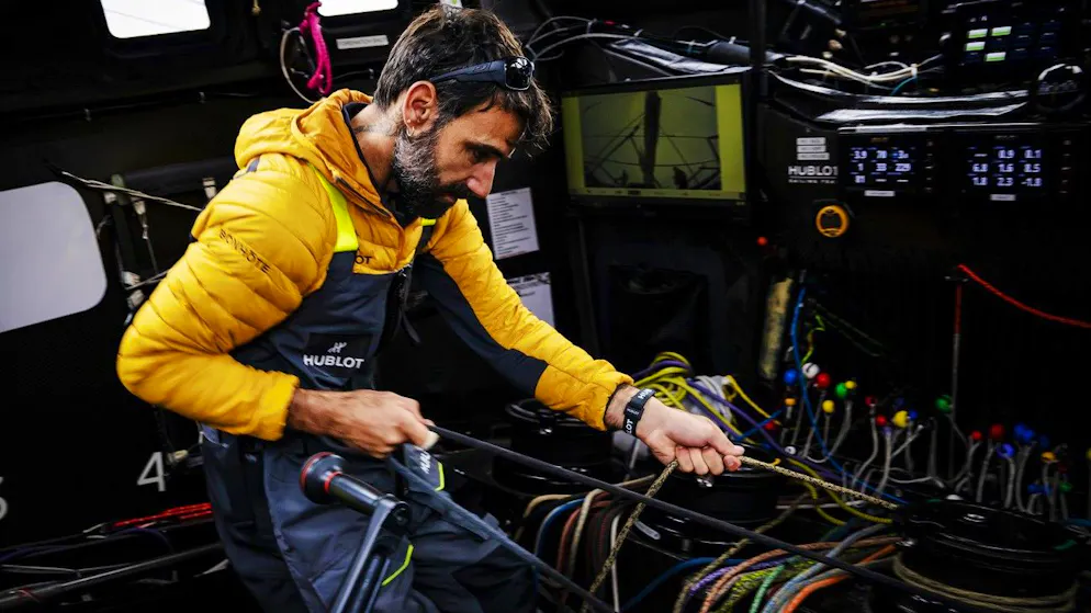 Vendée Globe. Cauchemar à Noël : Roura passe 29 heures dans sa cale à moteur