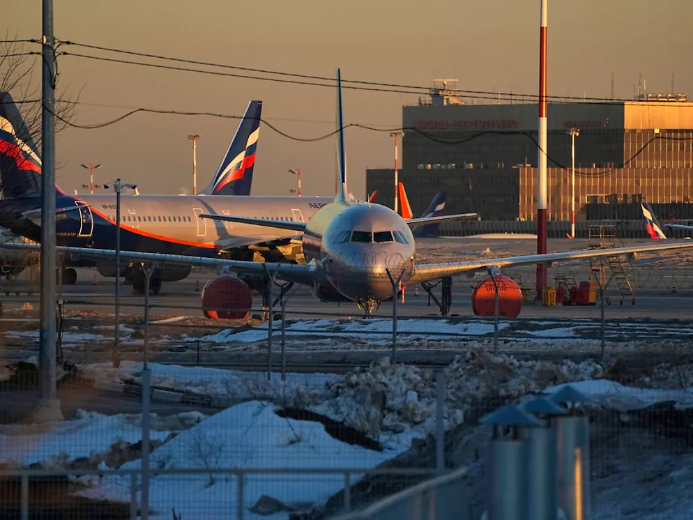 Aeroflot-Passagierflugzeuge stehen auf dem Flughafen Scheremetjewo ausserhalb von Moskau.