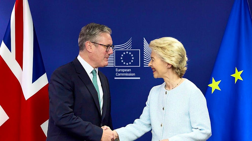 Mit EU-Kommissionspräsidentin Ursula von der Leyen plant der britische Premierminister Keir Starmer regelmässige Spitzentreffen. (Archivbild)