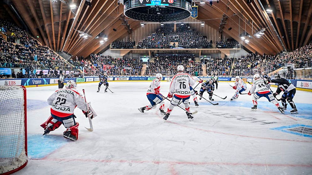 Gottéron drückte gegen Pardubice aus Tschechien, musste beim Spengler-Cup-Auftakt am Ende aber als Verlierer vom Eis