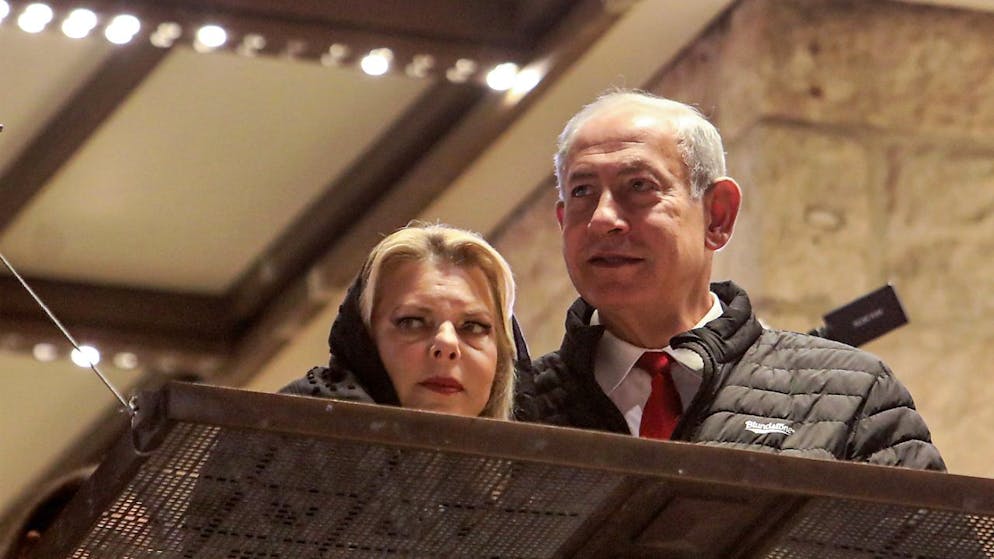 Hai ntimidito un testimone?. La procura di Israele chiede un'indagine su Sara Netanyahu