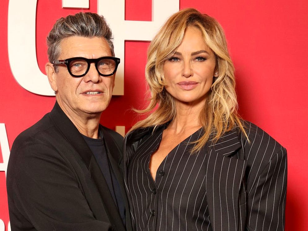 C'est peu de dire que c'est l'amour fou entre Marc Lavoine et Adriana Karembeu.