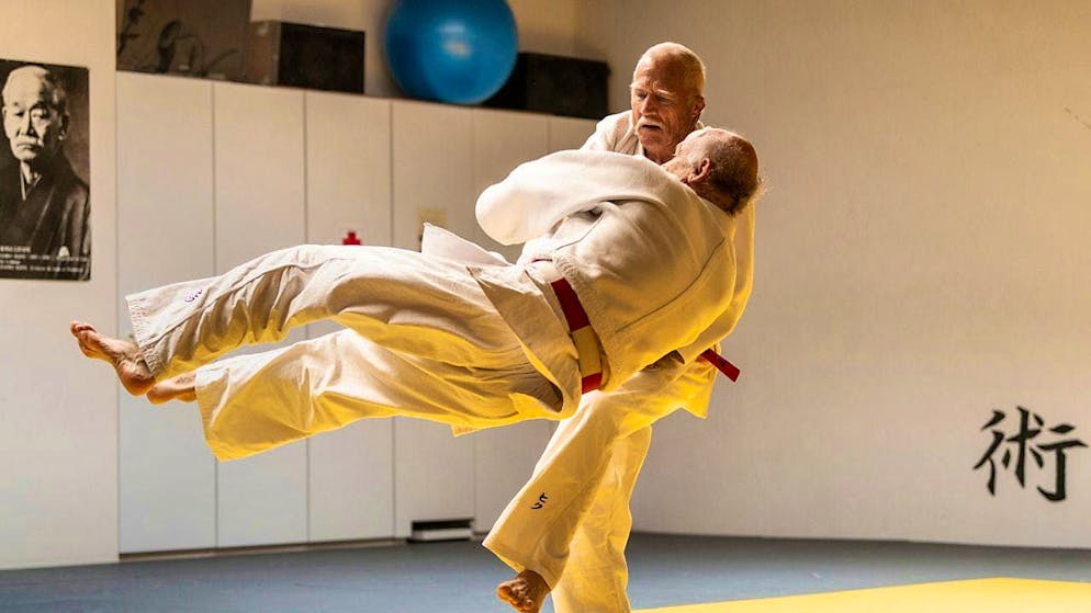 Swiss judo pioneer passes away - Gallery. Eric Hänni, 82 years old in August 2021, throws his colleague onto the mat