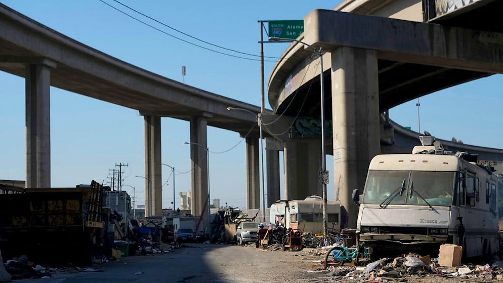 Obdachlose Menschen in Oakland. In den Vereinigten Staaten waren in diesem Jahr deutlich mehr Menschen obdachlos als im Jahr davor. 