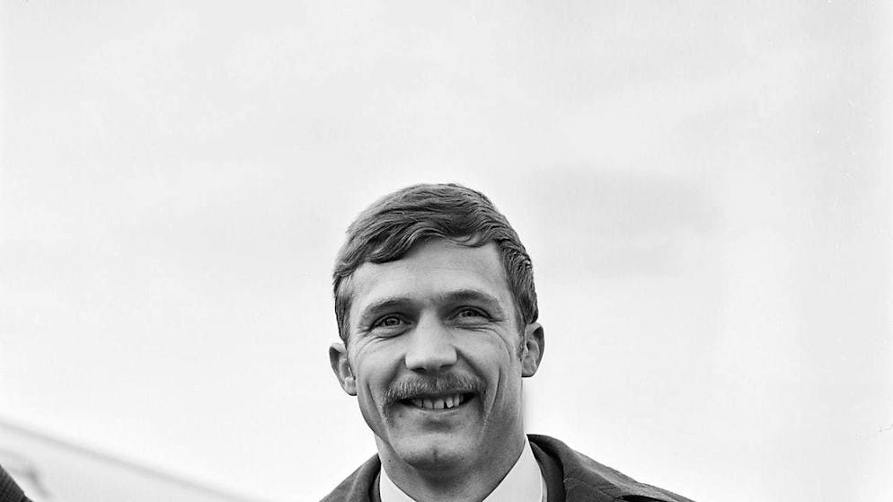 Swiss judo pioneer passes away - Gallery. Eric Hänni, silver medalist in judo at the 1964 Summer Olympics in Tokyo, smiles for the cameras on his return to Switzerland