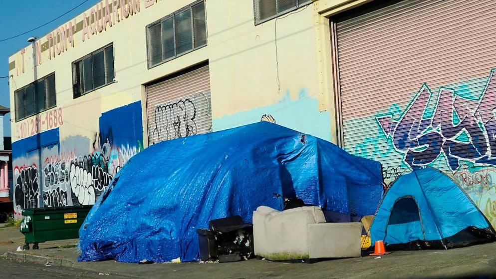 Un campement de sans-abris à Oakland, en Californie. Selon le rapport, près d'un quart des sans-abris aux Etats-Unis se trouvent dans cet Etat (archives).