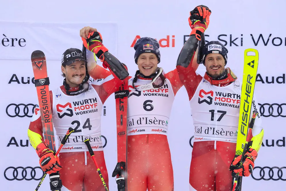 Sie könnten es ja schon: Patrick Feurstein (links) und Stefan Brennsteiner (rechts) klassieren sich im Riesenslalom in Val-d'Isère hinter Marco Odermatt.