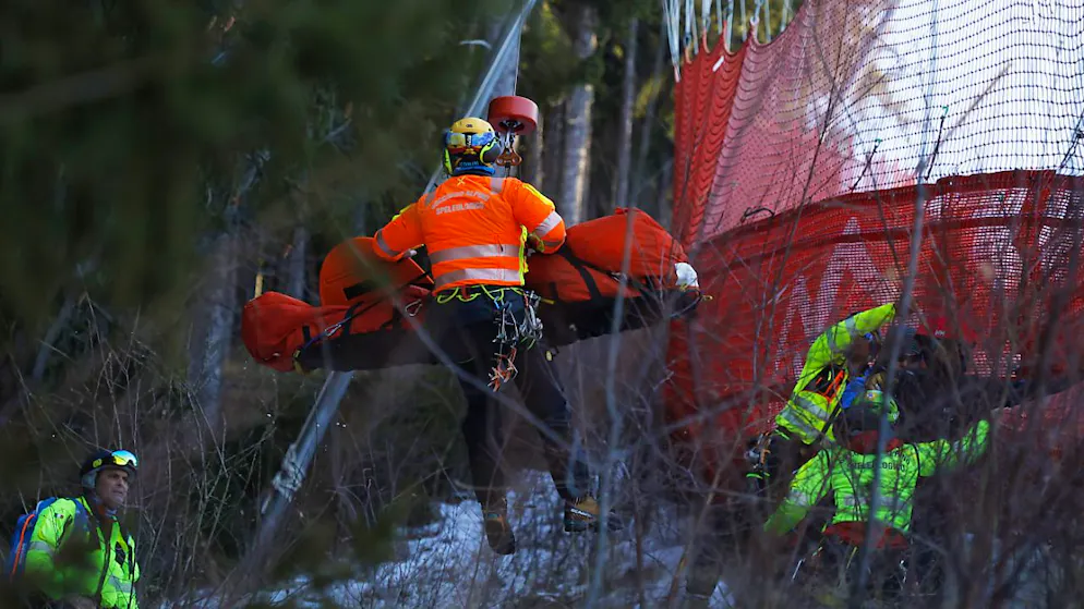 Le service médical évacue Cyprien Sarrazin après sa chute.