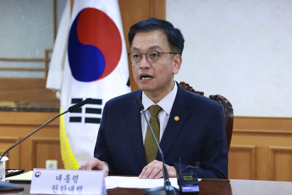 Choi Sang-mok a été désigné président par intérim.