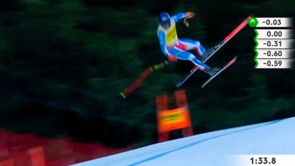 Transported away by helicopter. Cyprien Sarrazin crashes heavily in downhill training in Bormio