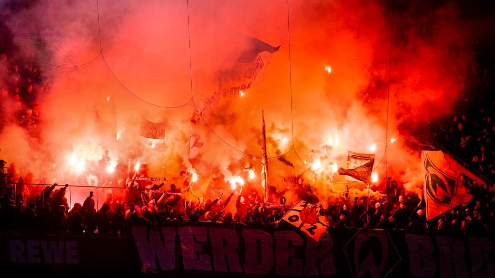 Der DFB hat in der Saison 2023/24 gegen die Vereine aus den ersten drei Ligen Geldstrafen in Höhe von rund 12,5 Millionen Euro verhängt.