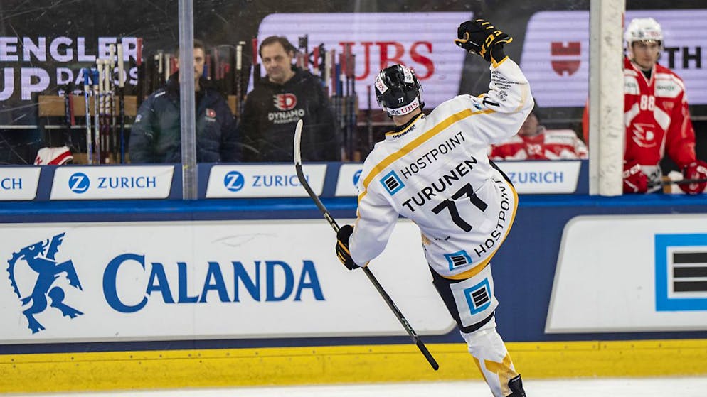Ein Sieg, der Oulu nichts, Fribourg-Gottéron aber die Halbfinal-Qualifikation bringt: Teemu Turunen jubelt über den Sieg der Finnen gegen Dynamo Pardubice