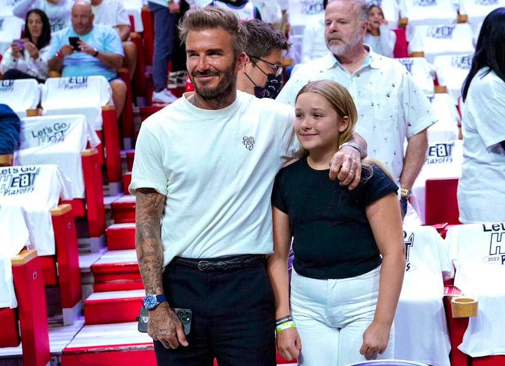 Picture from earlier days: David Beckham with his daughter Harper at a basketball game in Miami in 2022. (archive picture)