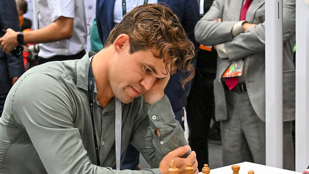 Scandal at the World Chess Championship. Magnus Carlsen declares his withdrawal - because of banned jeans