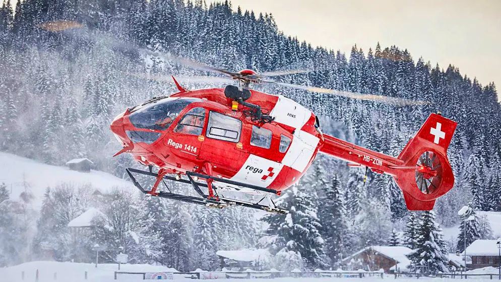 After a fall in the Moléson-sur-Gruyères FR ski area, the Swiss Air-Rescue flew a 61-year-old skier to hospital, where he died of his injuries. (archive picture)