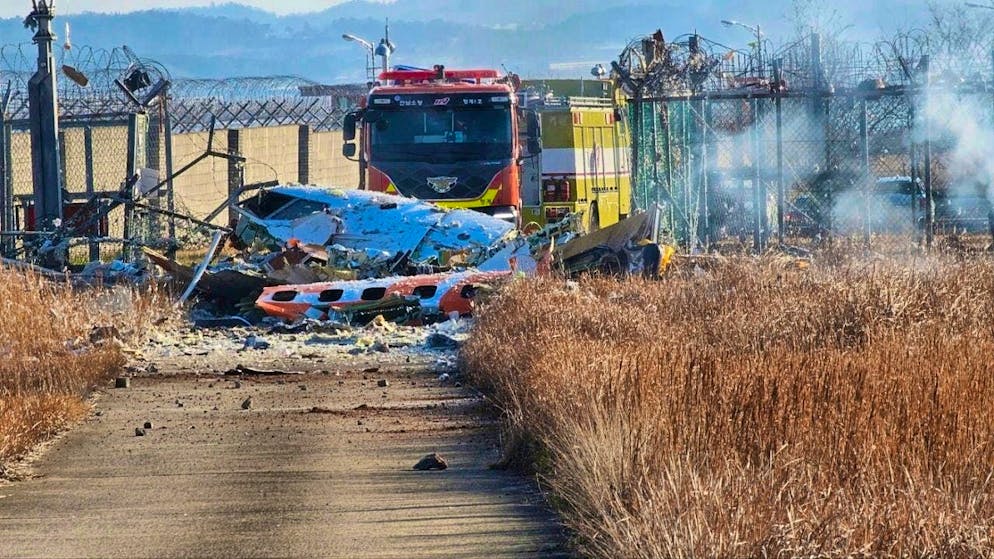 Plane crash in South Korea. A passenger plane crashed while landing at Muan International Airport in South Korea. Photo: Maeng Dae-hwan/Newsis/AP/dpa