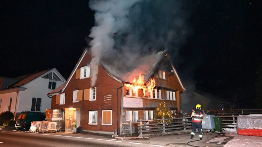 Niemand verletzt, eine Mieterin konnte das Haus rechtzeitig verlassen: Brand in Degersheim SG.