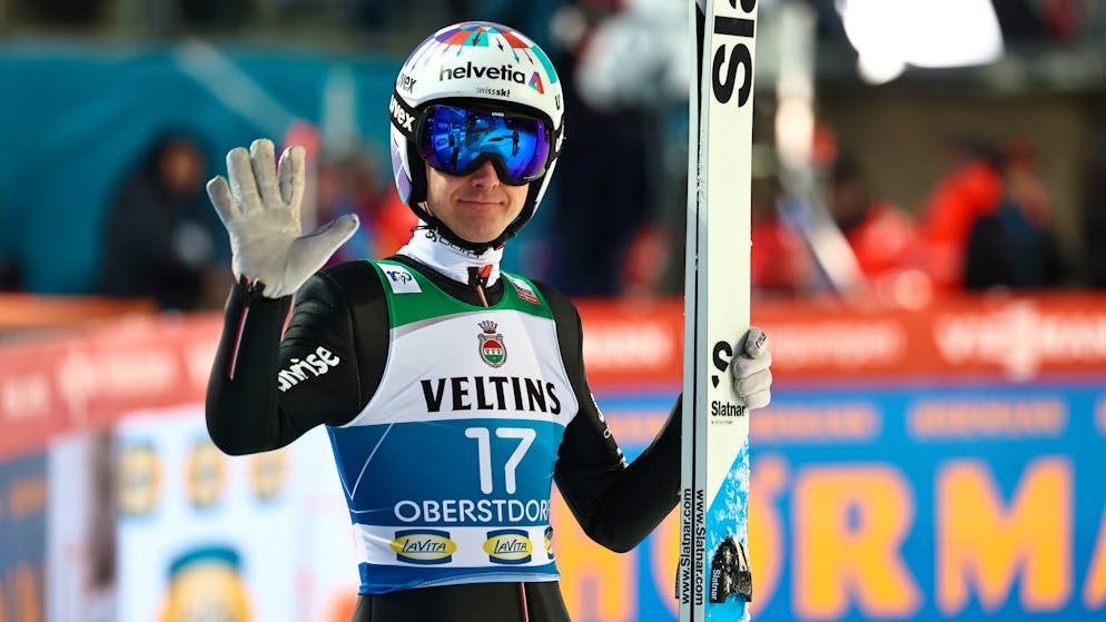 Quatre Tremplins. Simon Ammann jette l'éponge : fin de tournée pour le Suisse