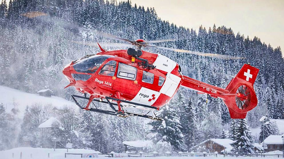 After a fall in the Moléson-sur-Gruyères FR ski area, the Swiss Air-Rescue flew a 59-year-old skier to hospital, where he died of his injuries. (archive picture)