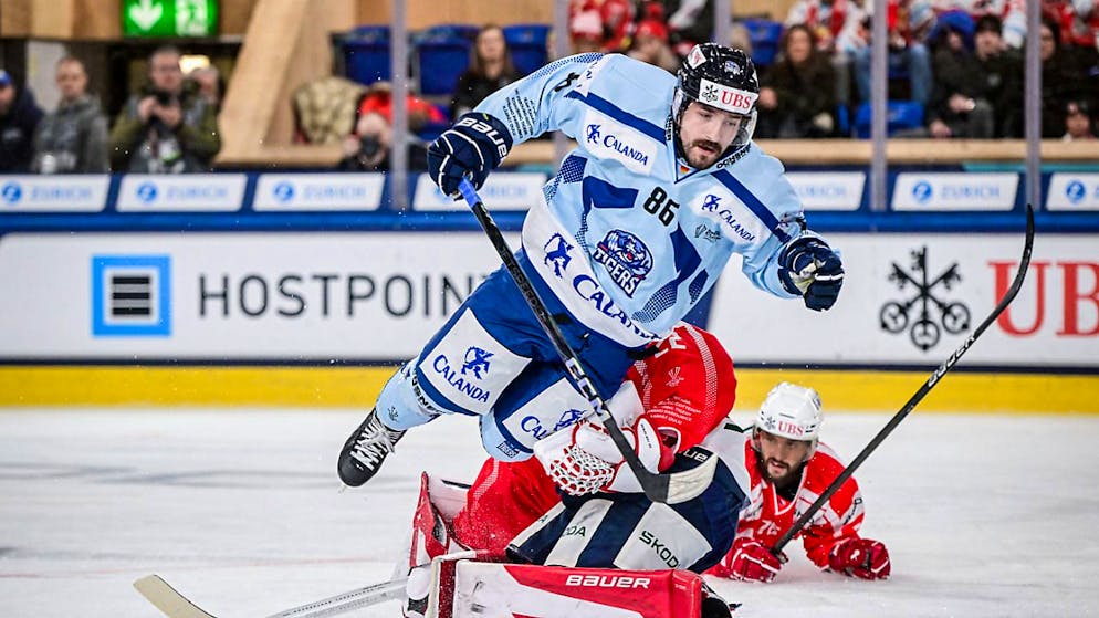 Mit erstaunlich viel Energie in die Halbfinals: die Straubing Tigers mit Skyler McKenzie