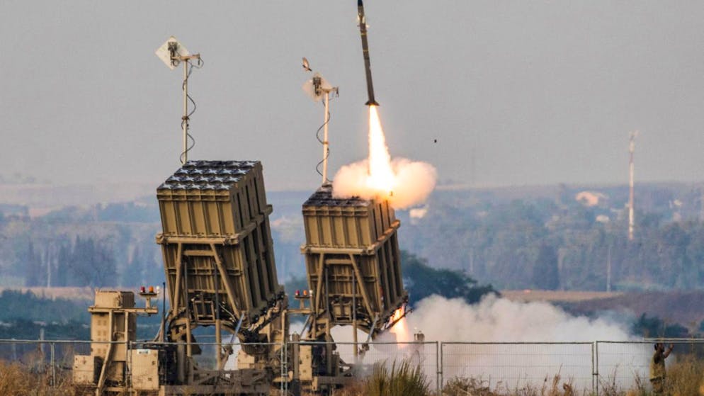 ARCHIV - Das Iron-Dome-Raketenabwehrsystem feuert eine Abfangrakete ab, nachdem Raketen aus dem Gazastreifen auf Israel abgefeuert werden. Foto: Ilia Yefimovich/dpa