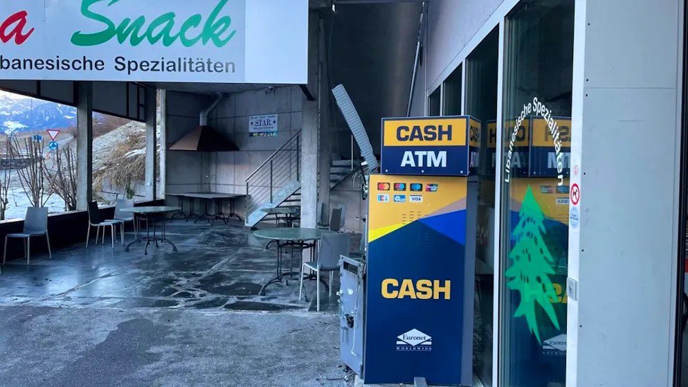 In der Nacht auf Sonntag ist in Zizers GR ein Bankomat gesprengt worden.
