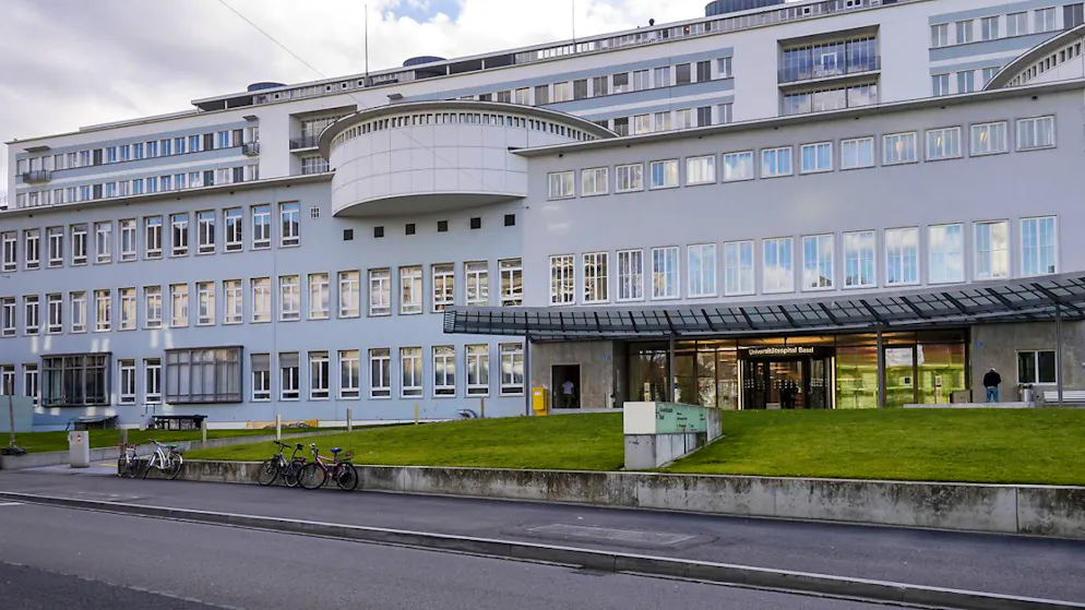 Ein 13-jähriger Junge nach einem Verkehrsunfall im deutschen Grafenhausen per Helikopter ins Unispital Basel gebracht, wo er seinen Verletzungen erlag. (Archivbild)