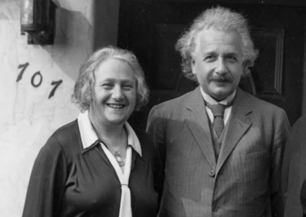 Albert Einstein avec sa deuxième épouse, sa cousine Elsa.