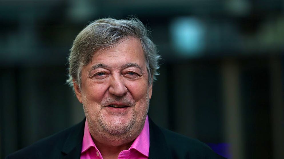 Ritterschlag für Ex-Englandtrainer und Londons Bürgermeister - Gallery. Der Schauspieler Stephen Fry wird wegen seines Einsatzes für psychische Gesundheit, Umwelt und und Wohltätigkeit mit dem Orden des britischen  Könighauses ausgezeichnet.