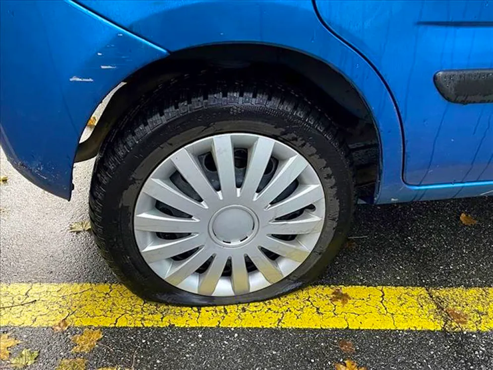 L'uomo ha vandalizzato autovetture per oltre un anno.