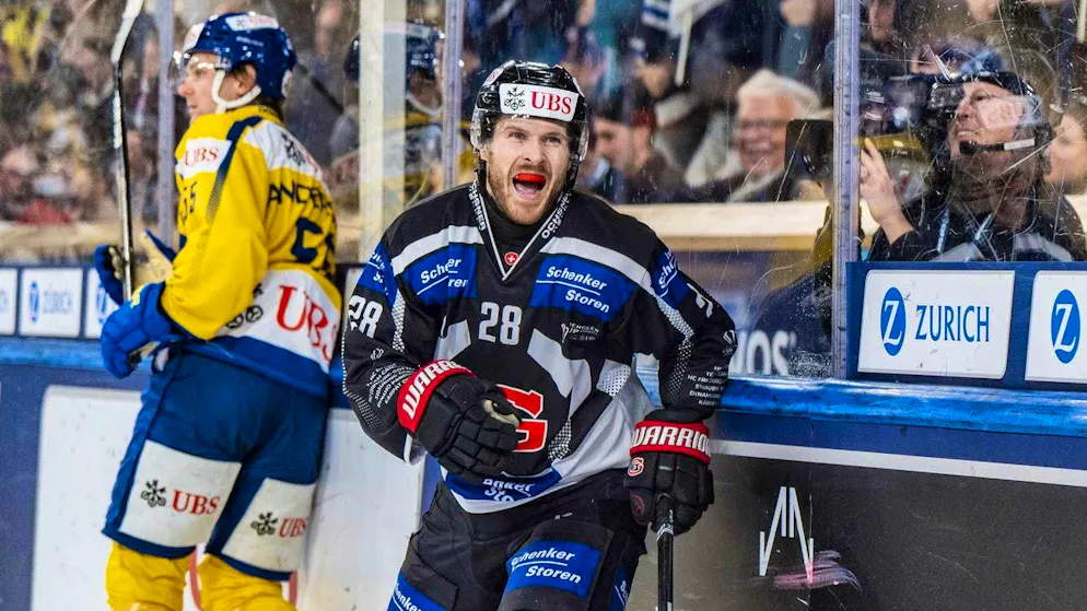 Christoph Bertschy scores the winning goal.