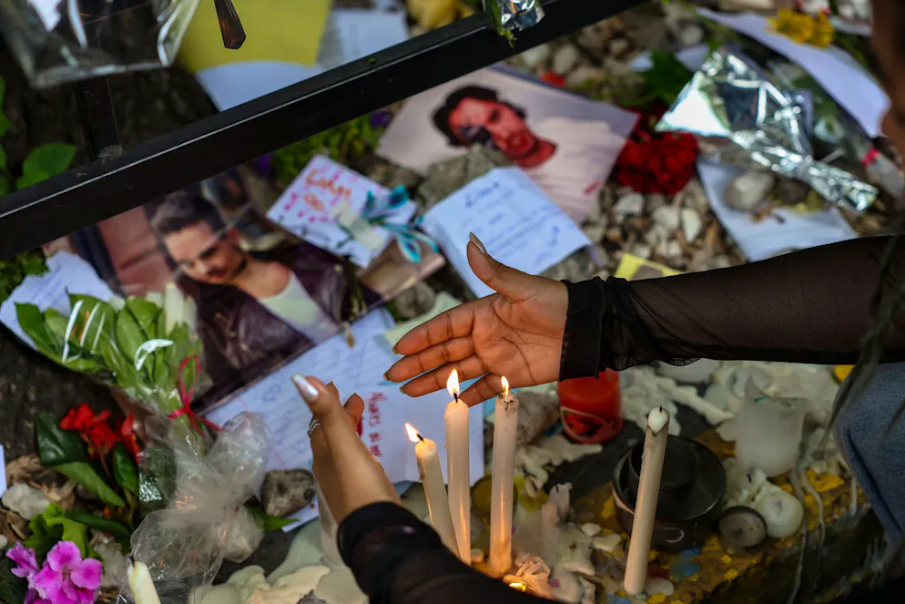 Fünf Anklagen wegen Tod von Popstar Liam Payne - Gallery. Liam Paynes Tod nach einem Sturz von einem Hotelbalkon in Argentinien hat grosse Bestürzung bei seinen Fans ausgelöst.