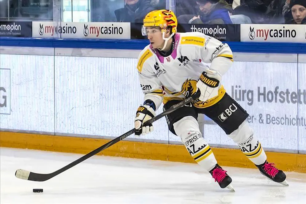 Il giocatore dell'Ajoie Jerry Turkulainen è costretto a chiudere la stagione anzitempo.