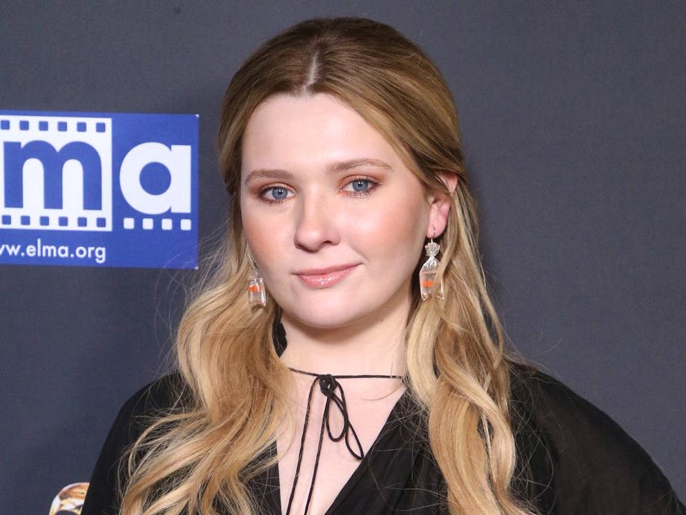 Abigail Breslin est sortie du silence après avoir été poursuivie en justice par des sociétés de production pour avoir accusé son collègue Aaron Eckhart d'avoir eu un comportement « agressif» sur le tournage de leur film Classified.
