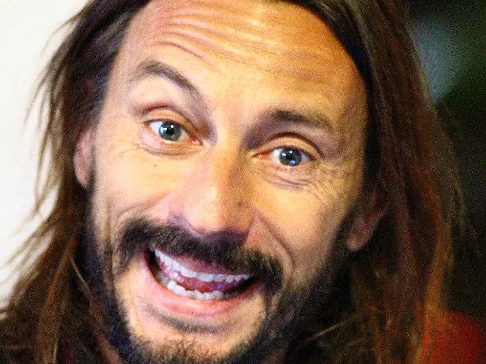 Après 30 ans dans l'industrie de la nuit, Bob Sinclar, de son vrai nom Christophe Le Friant, affiche toujours une forme éclatante.