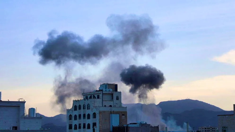 ARCHIVE - Smoke rises in Sanaa after US attacks. Photo: Osamah Abdulrahman/AP/dpa/Archive image