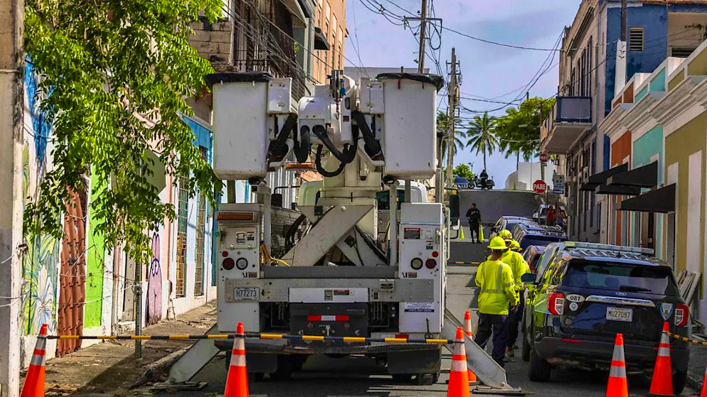 ARCHIVE - Electricians carry out repairs. Photo: Alejandro Granadillo/AP/dpa