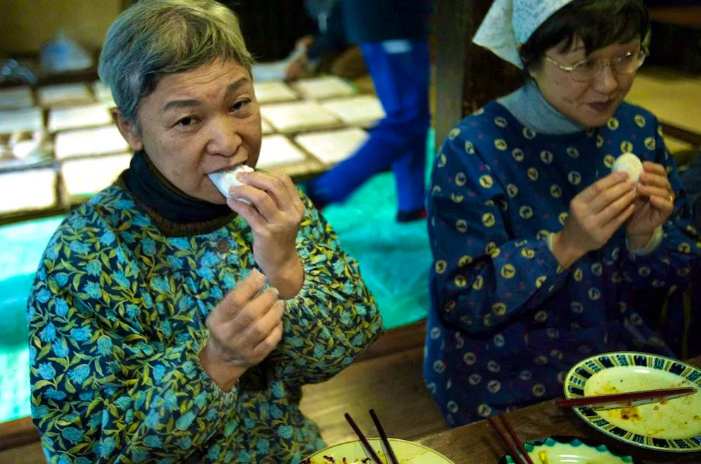 In Japan, the New Year is traditionally rung in with mochi. These are small rice cakes that taste both sweet and savory. At New Year, they are usually eaten in a special soup.