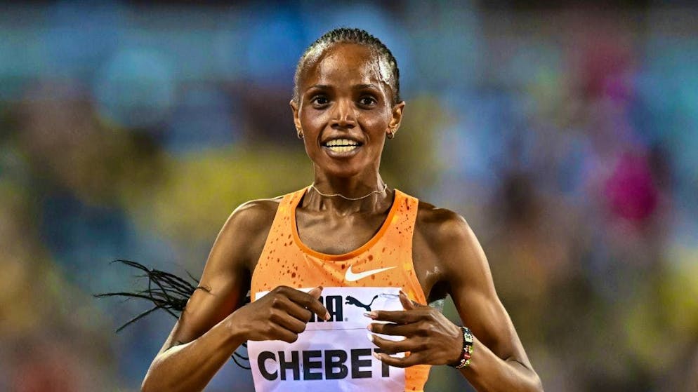 Beatrice Chebet from Kenya is the fastest runner both on the track and on the road