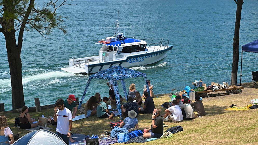 Sydney bereitet sich auf Mega-Feuerwerk vor - Gallery. Hunderte Polizisten sind auf dem Wasser und an Land rund um den Hafen von Sydney im Einsatz.