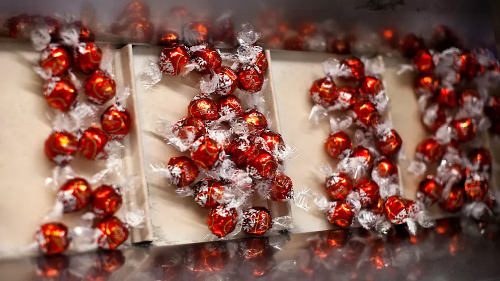 Un tribunale argoviese ha stabilito che Aldi Suisse si è ispirato al design delle palline di cioccolata Lindor (nell'immagine) per i suoi cioccolatini Moser Roth.